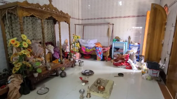 বেলকুচিতে তালা ভেঙে মন্দিরের স্বর্ণালঙ্কার ও বিগ্রহ চুরি